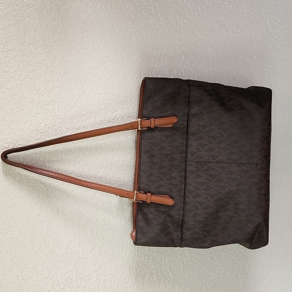 MICHAEL MICHAEL KORS VOYAGER MEDIUM LOGO TOTE BAG - Picture 4 of 13